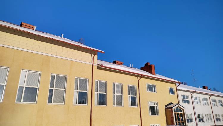 Iisveden koulun julkisivu