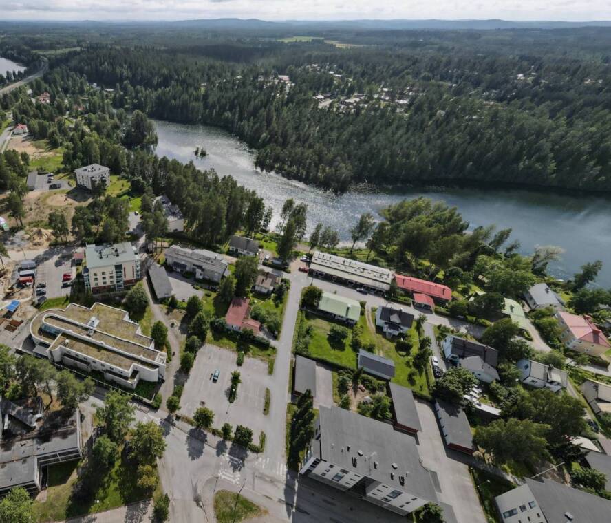 Ilmakuva Suonenjoen kaupunginsta Keskuskadulta Valkeisenlammelle päin.