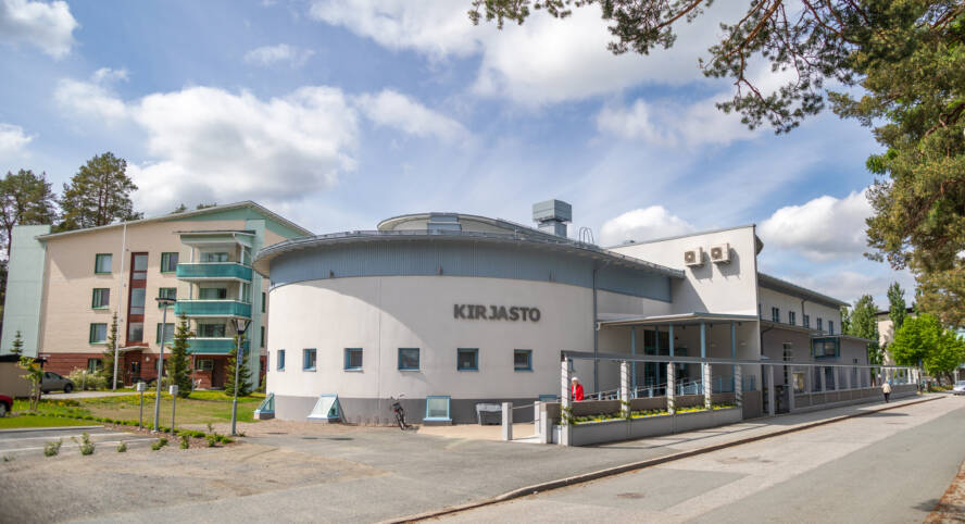 Suonenjoen kirjaston pyöreä pääty.