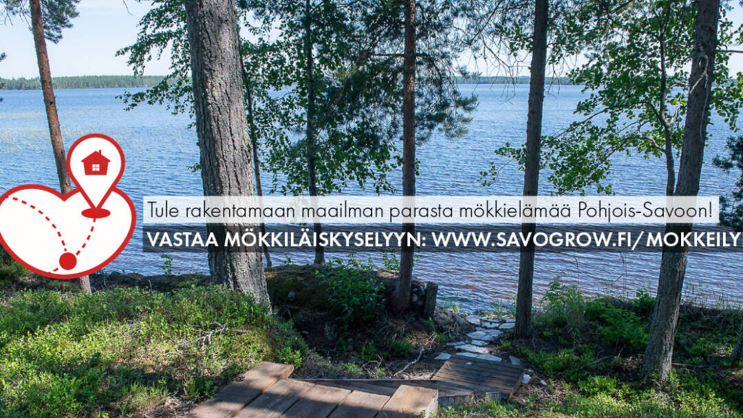 Kesäinen rantamaisema. Kuvan päällä teksti Tule rakentamaan maailman parasta mökkielämää Pohjois-Savoon! Vastaa mökkiläiskyselyyn: www.savogrow.fi/mokkeily.