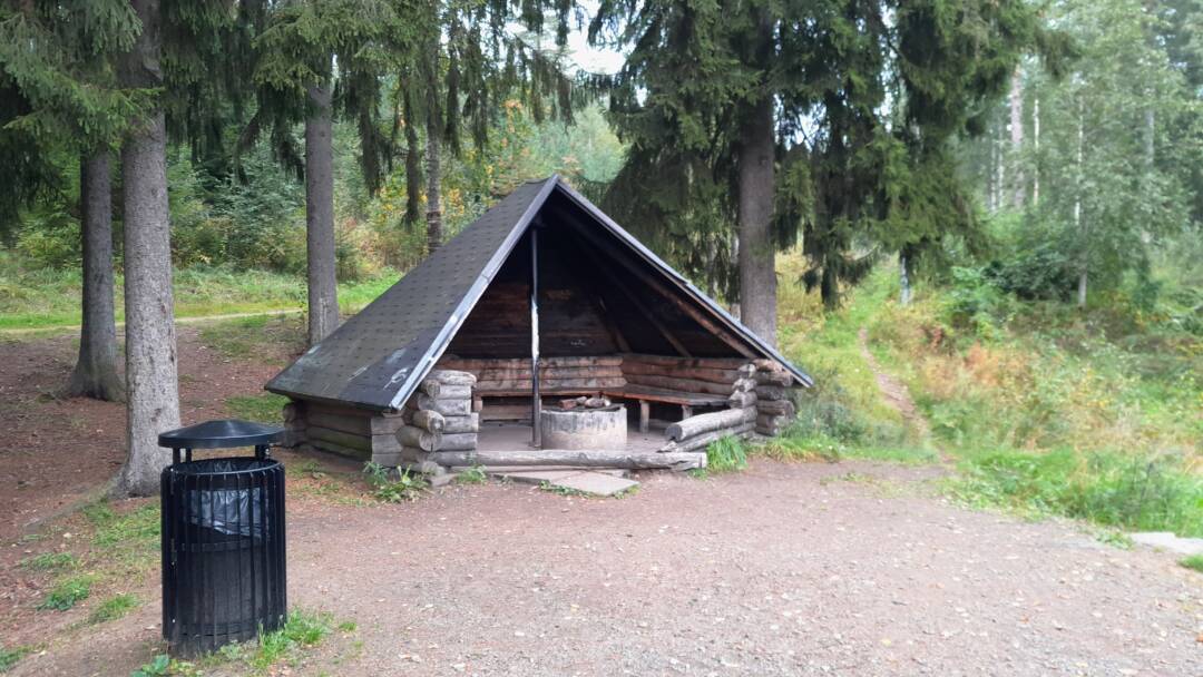 Suonenjoen jäähallin laavu