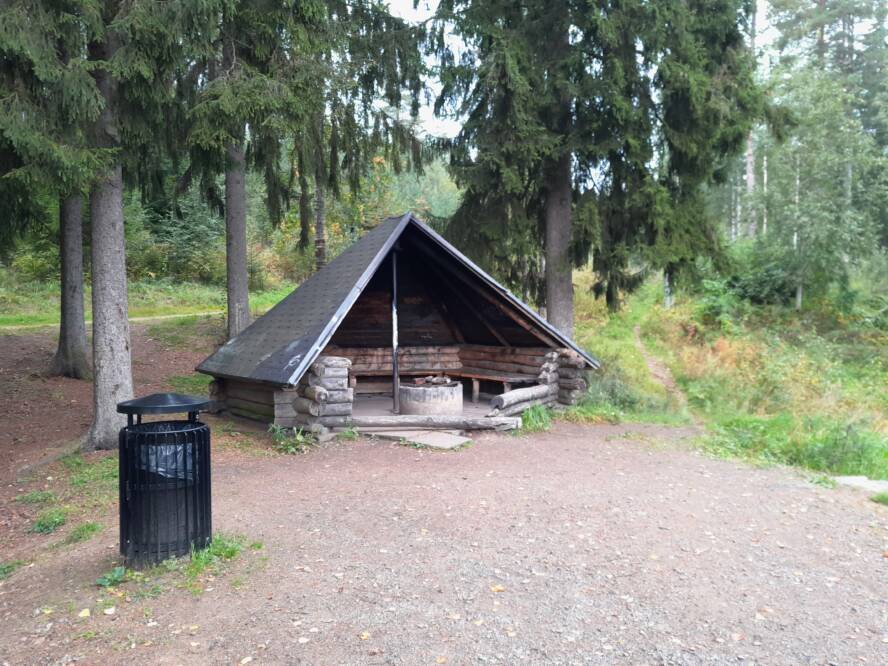 Suonenjoen jäähallin laavu