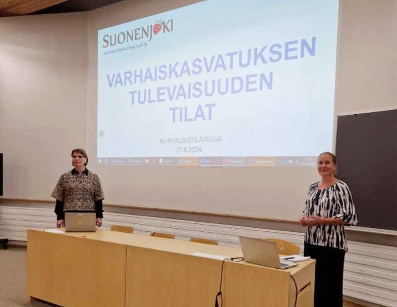kuntalaistilaisuus kuvassa susanna ja anne