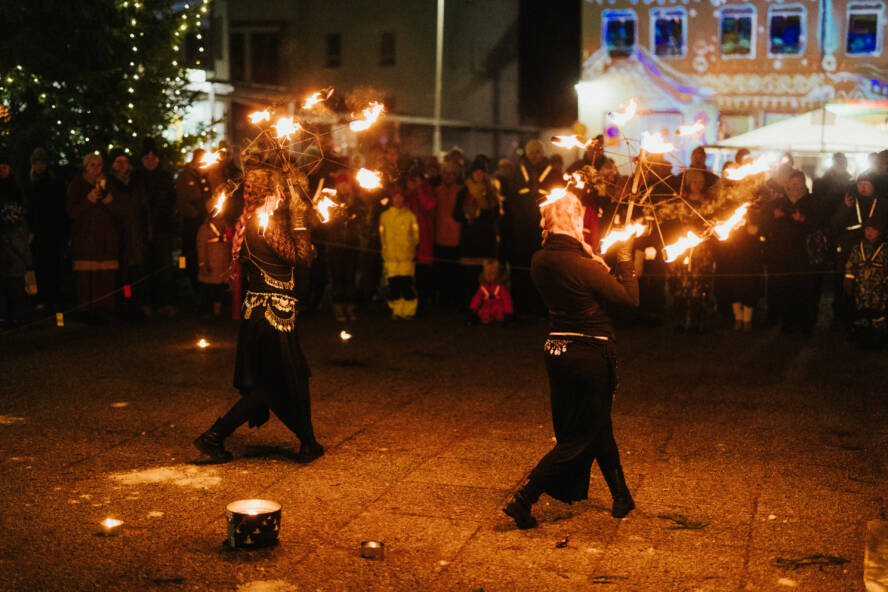 Tulishow joulunavauksessa