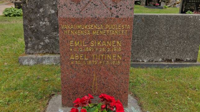 Lepomäen hautausmaalla oleva muistomerkki.