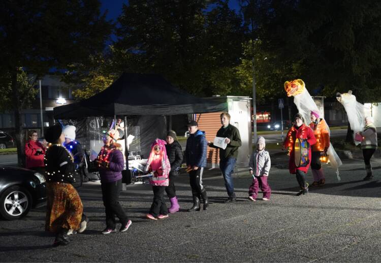 taiteiden yön rytmikulkue lokakuussa 2025